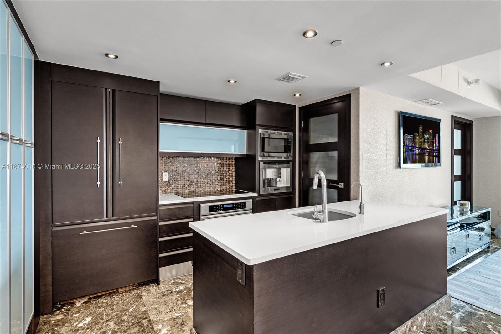 5875 Collins Ave # 1503