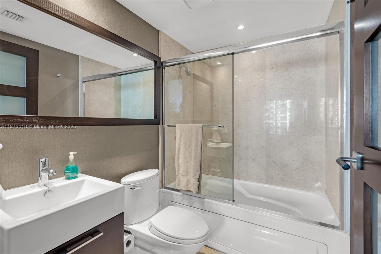 5875 Collins Ave # 1503