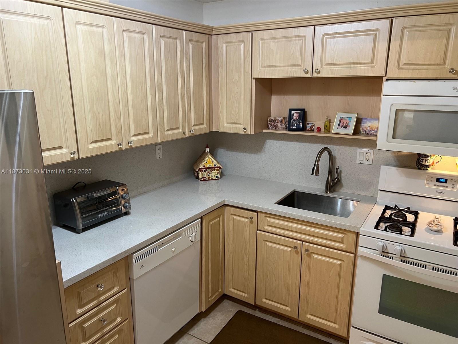 13120 SW 92nd Ave # 207 Unit: B-207