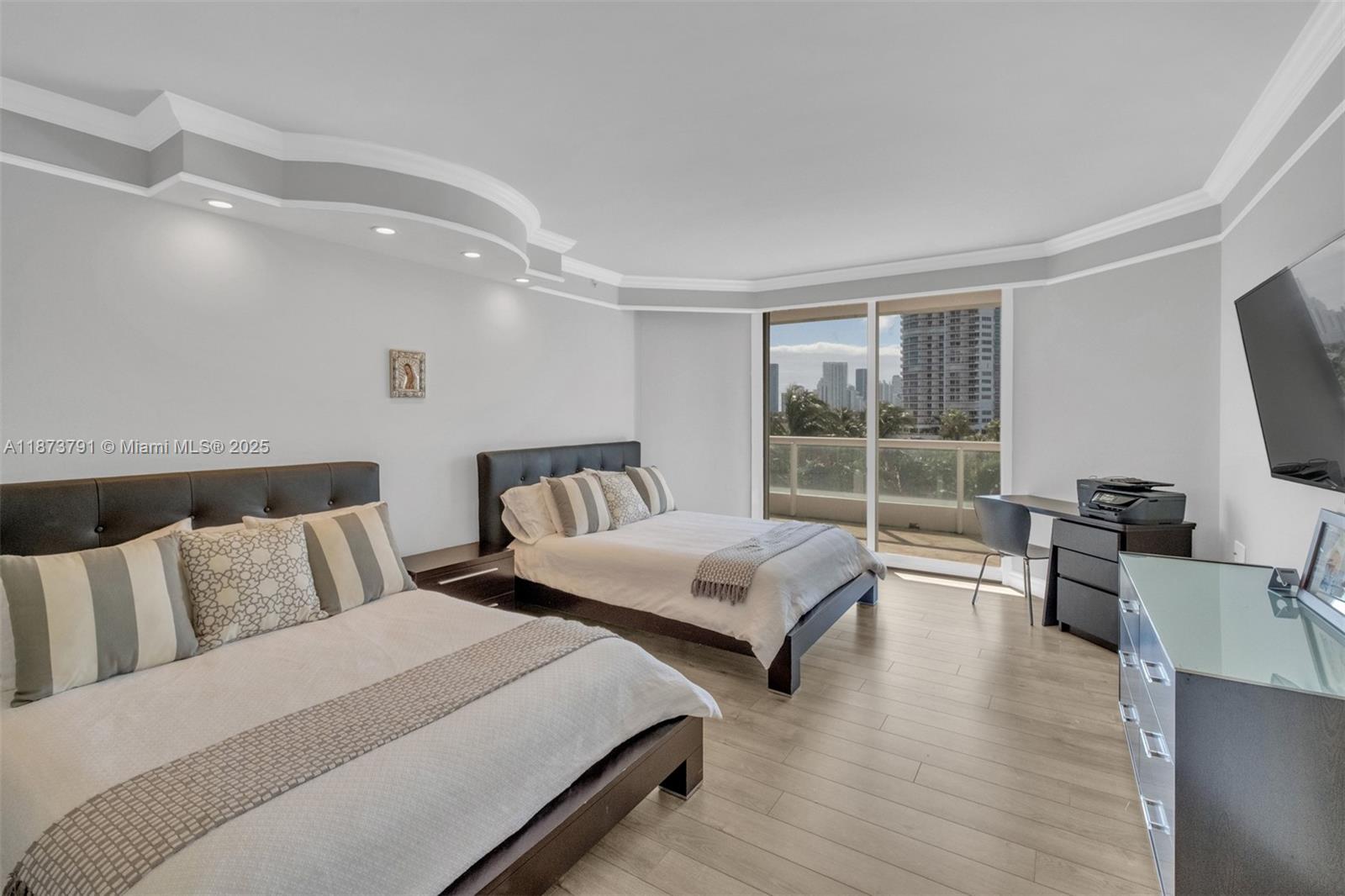 21050 Point Pl # 605