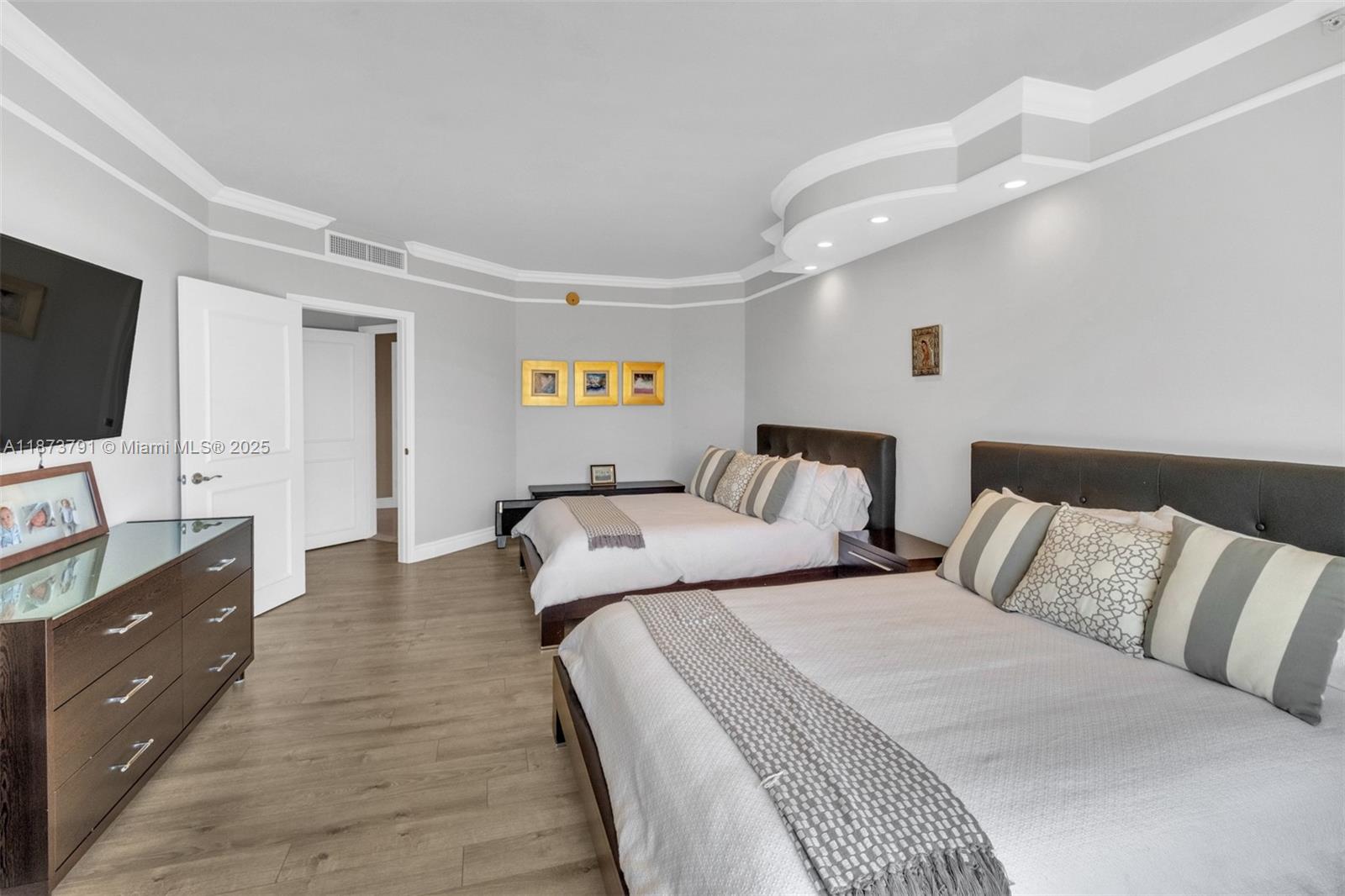 21050 Point Pl # 605