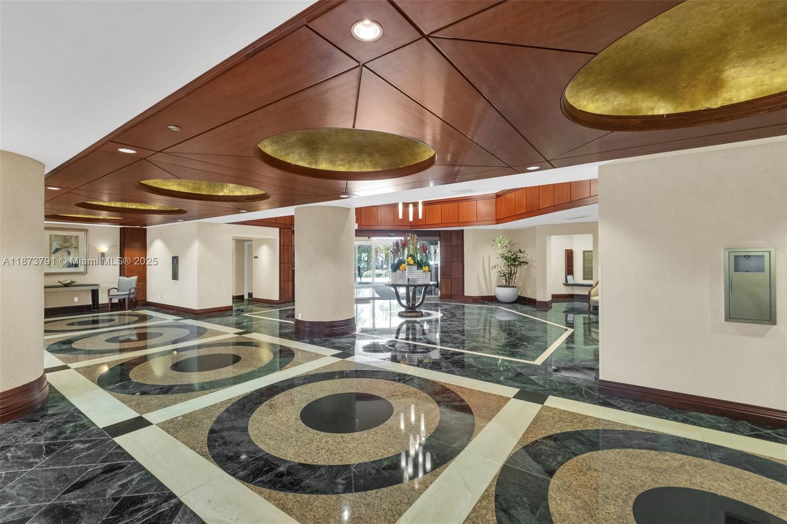 21050 Point Pl # 605