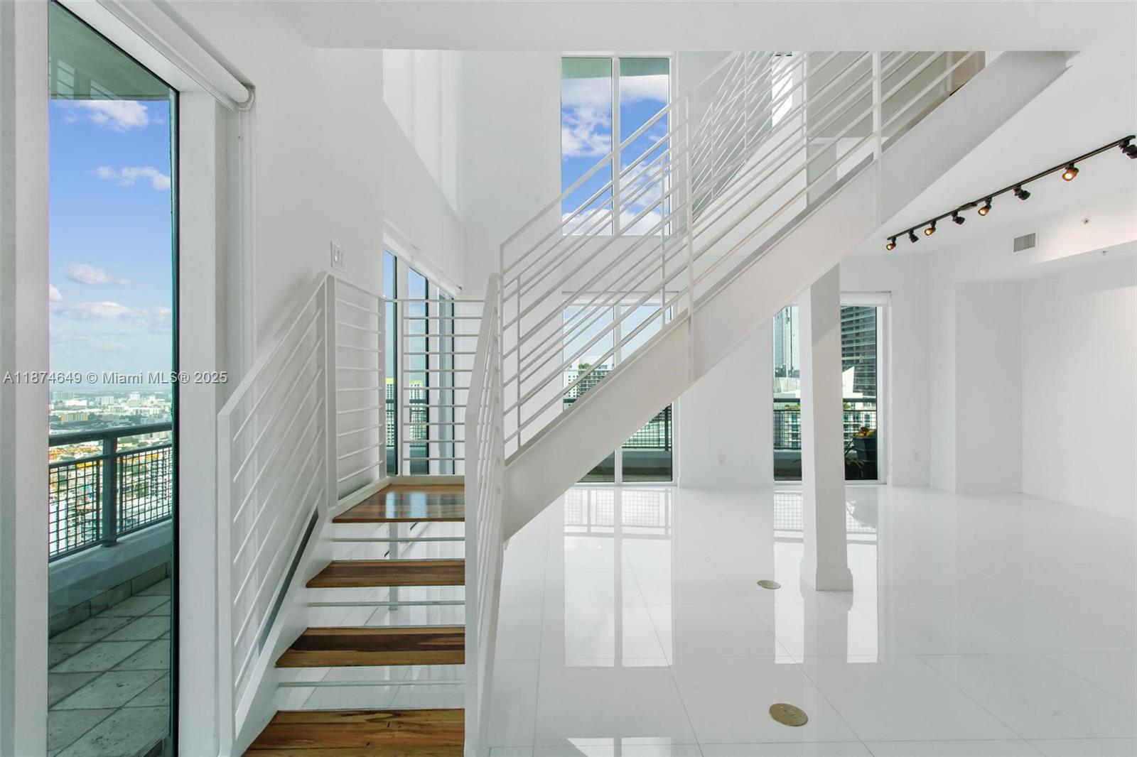 60 SW 13th St # 4413