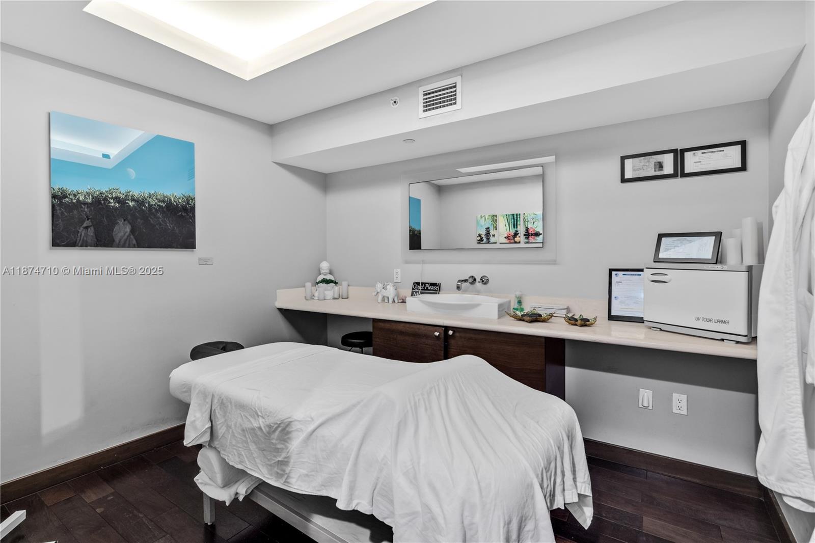 15811 Collins Ave # 2407