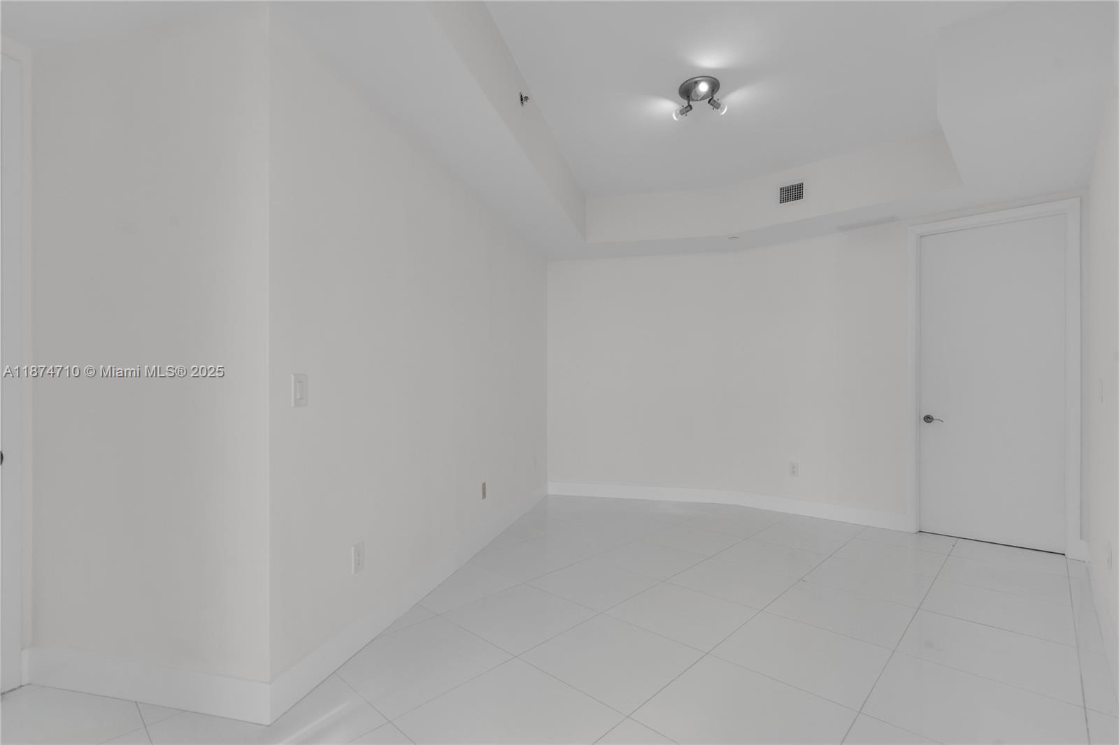 15811 Collins Ave # 2407