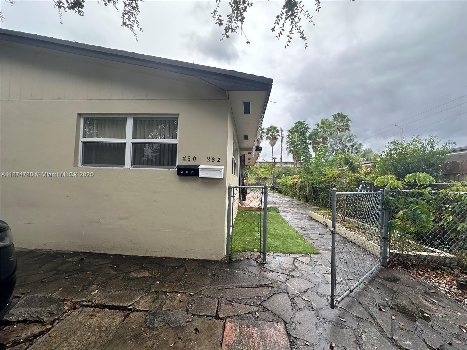 280 NW 39th St Unit: -