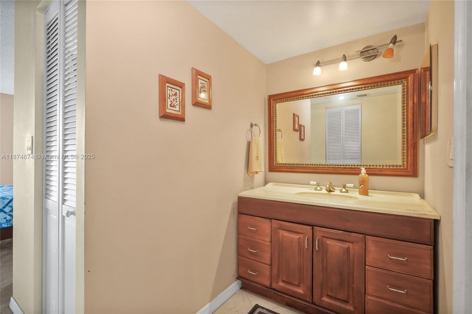 20400 W Country Club Dr # 416