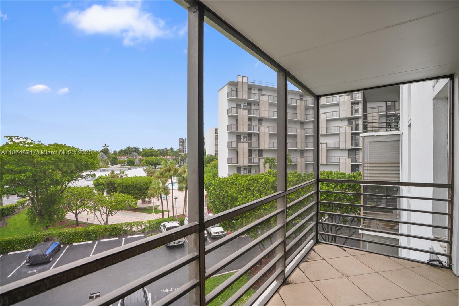 20400 W Country Club Dr # 416