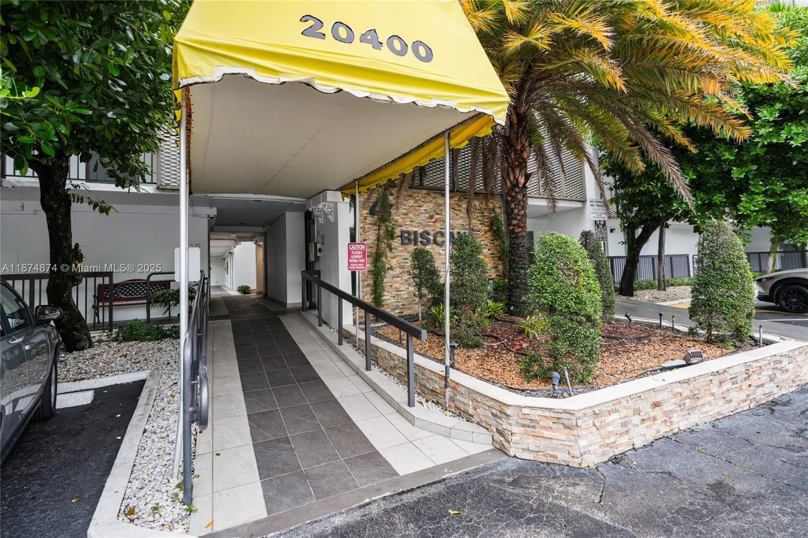 20400 W Country Club Dr # 416