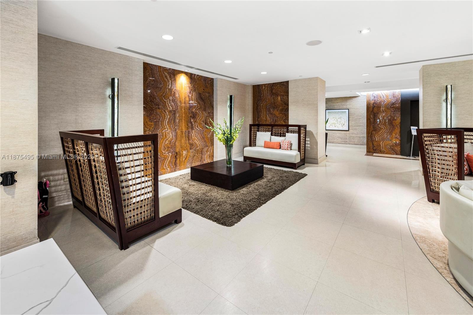 2555 Collins Ave # 403