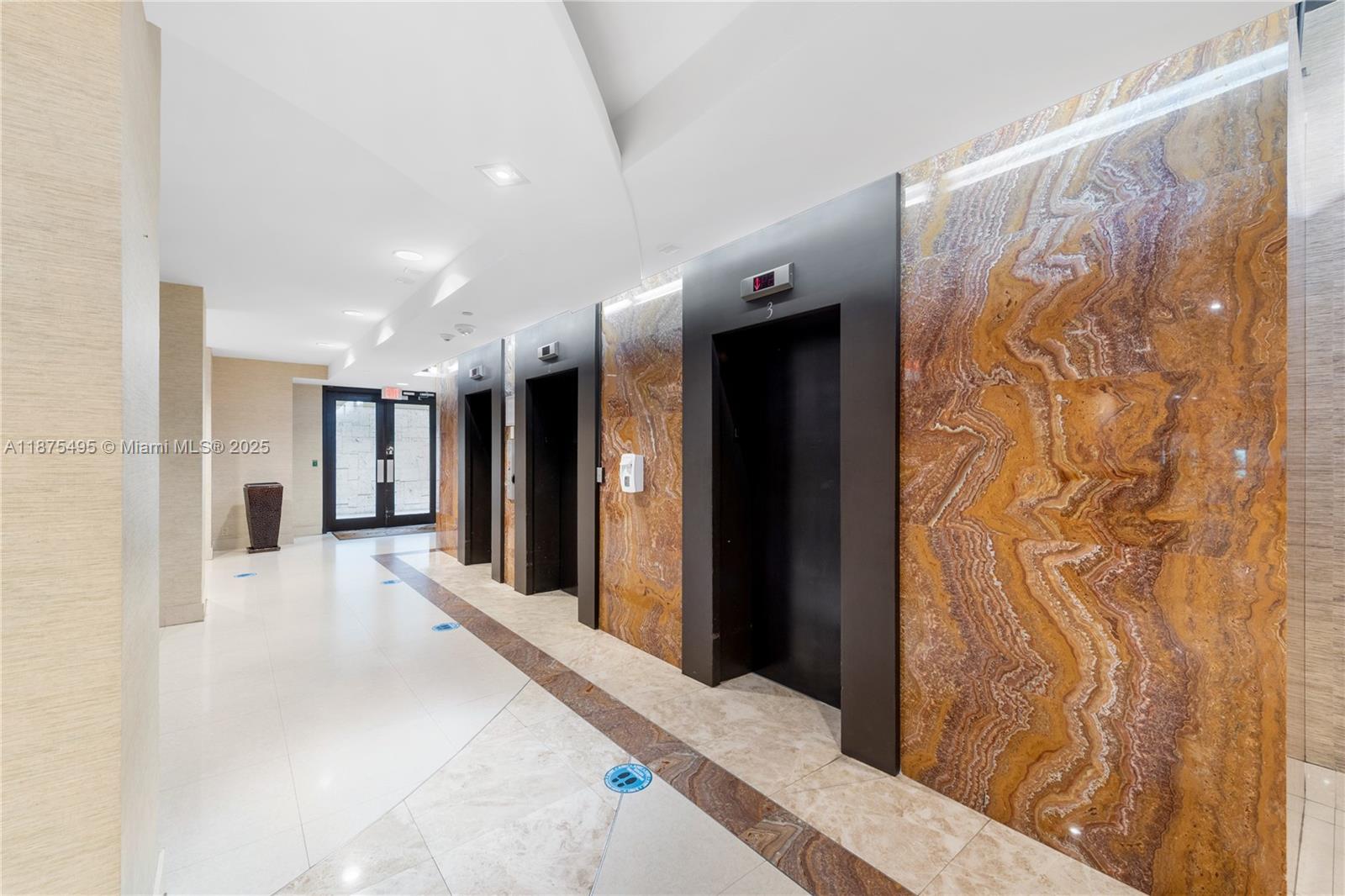 2555 Collins Ave # 403