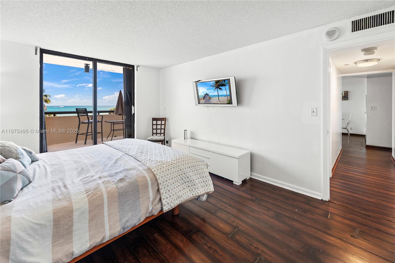 2555 Collins Ave # 403