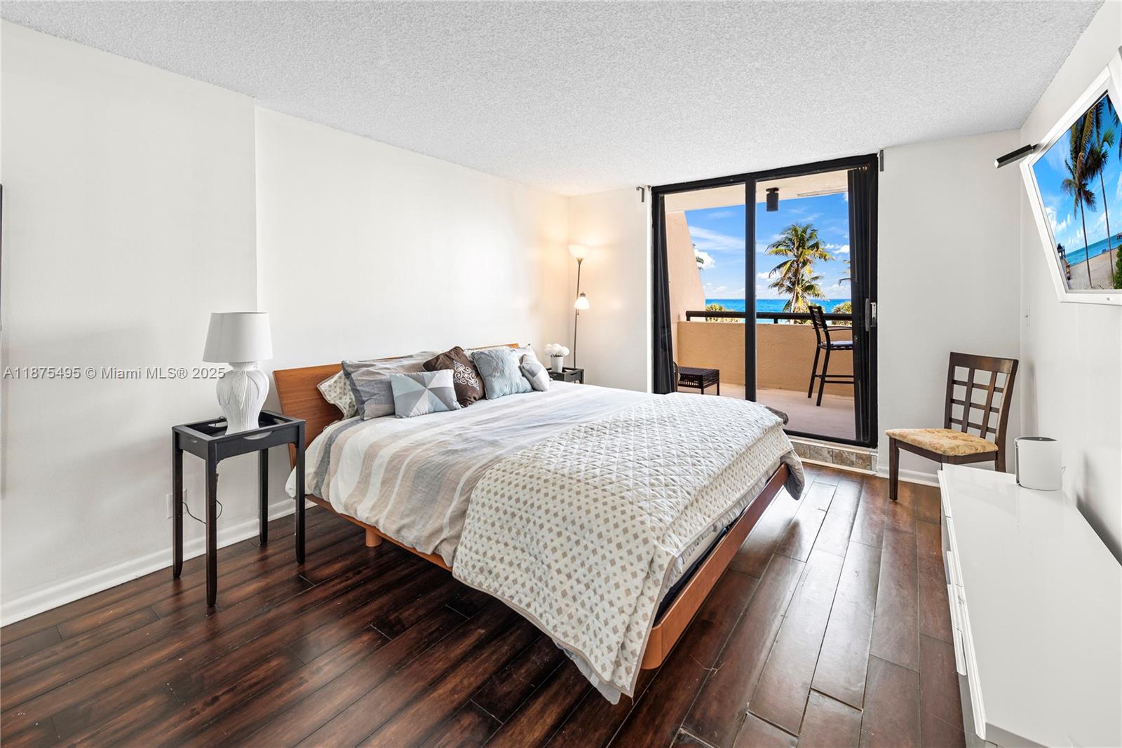 2555 Collins Ave # 403