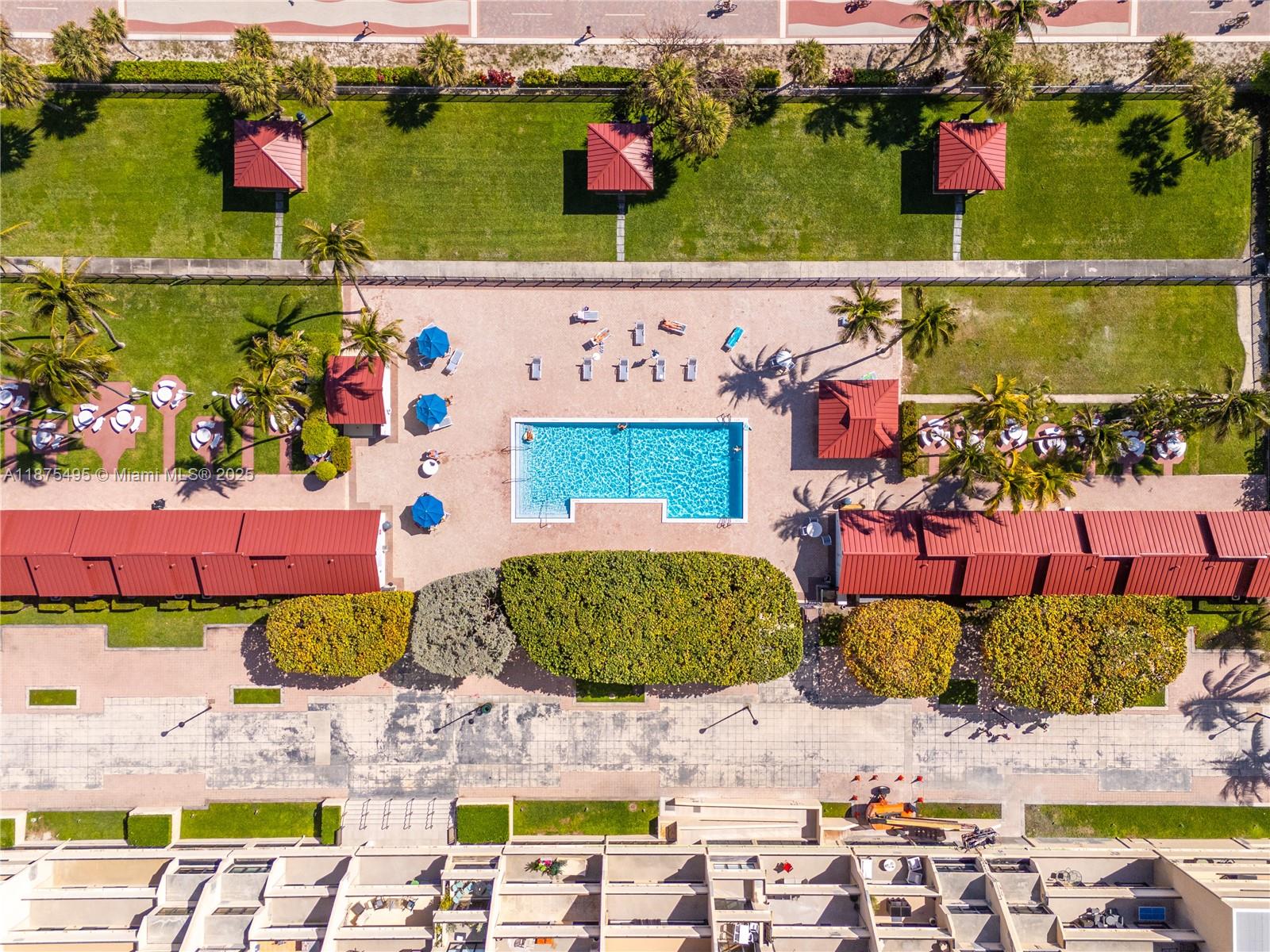 2555 Collins Ave # 403