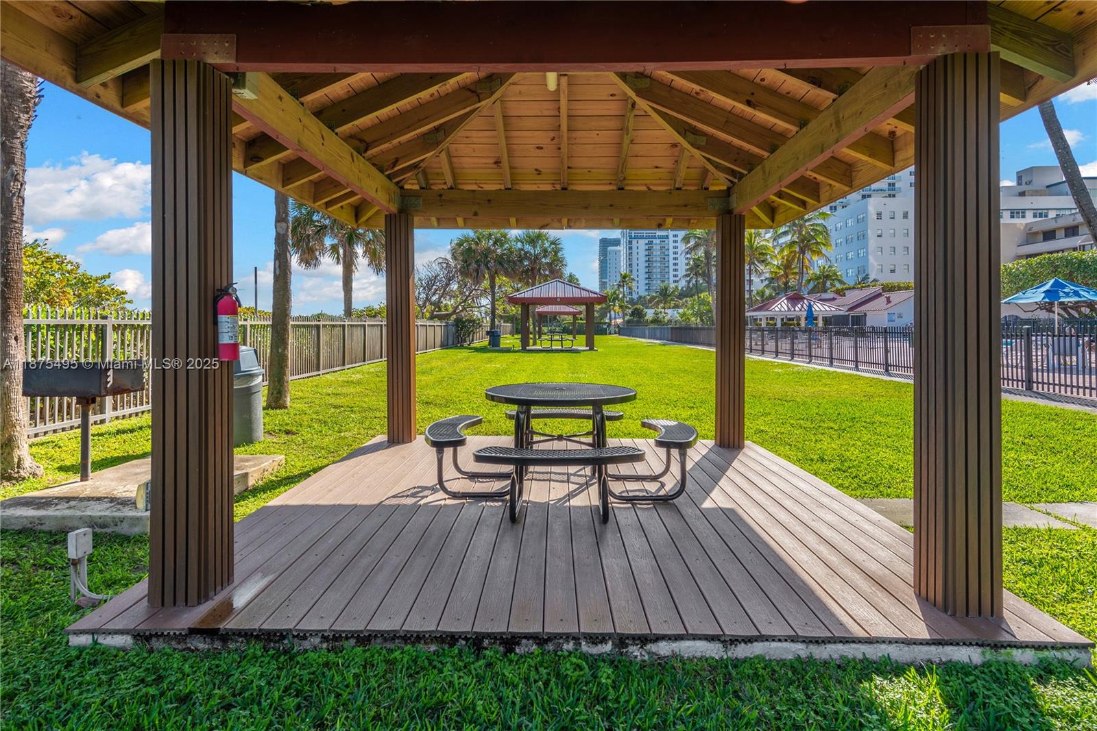 2555 Collins Ave # 403