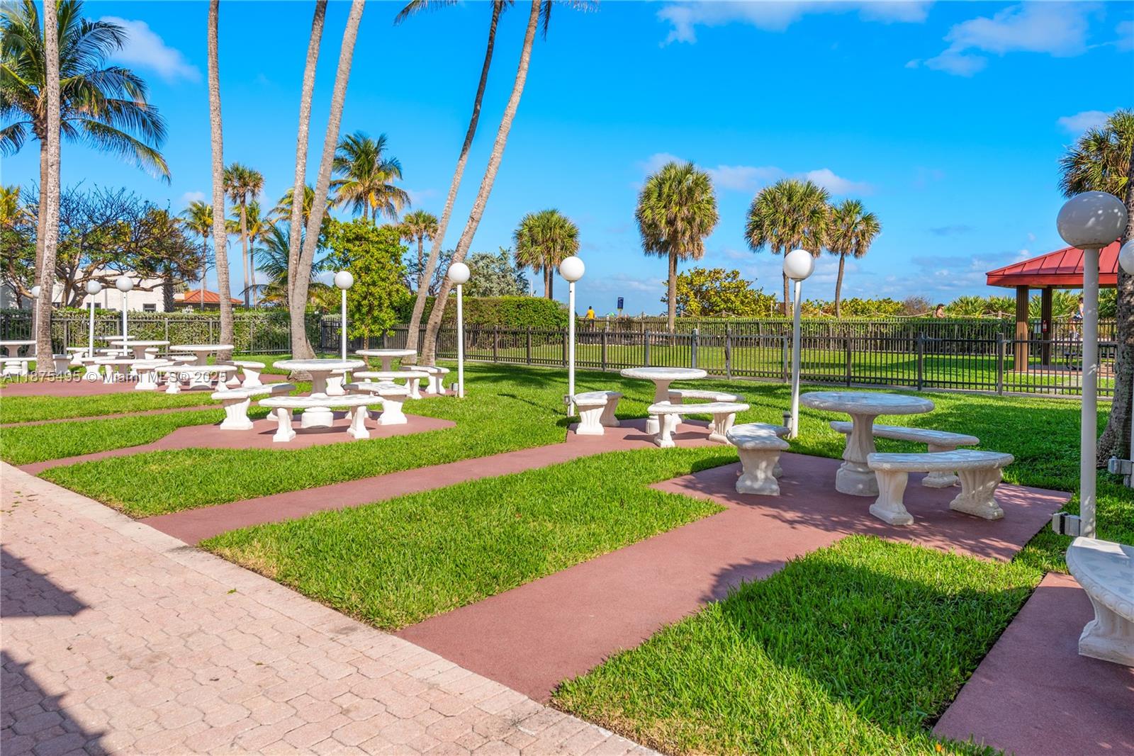 2555 Collins Ave # 403