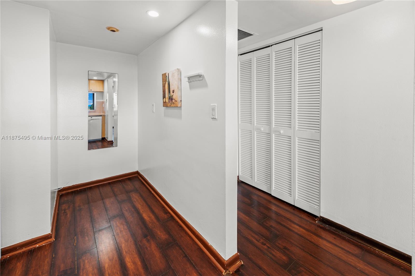 2555 Collins Ave # 403