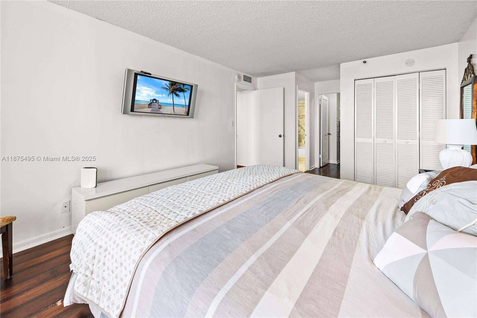 2555 Collins Ave # 403