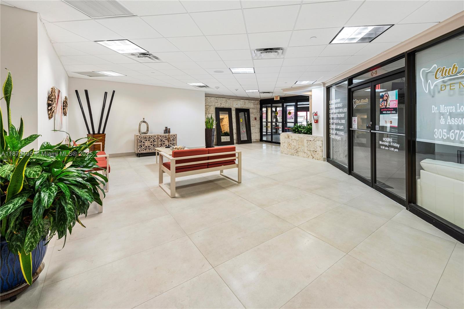 2555 Collins Ave # 403