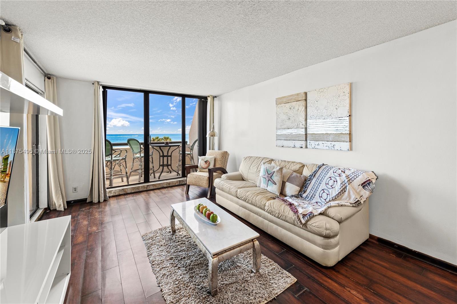 2555 Collins Ave # 403