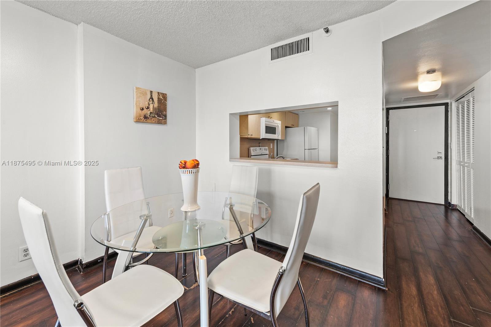 2555 Collins Ave # 403