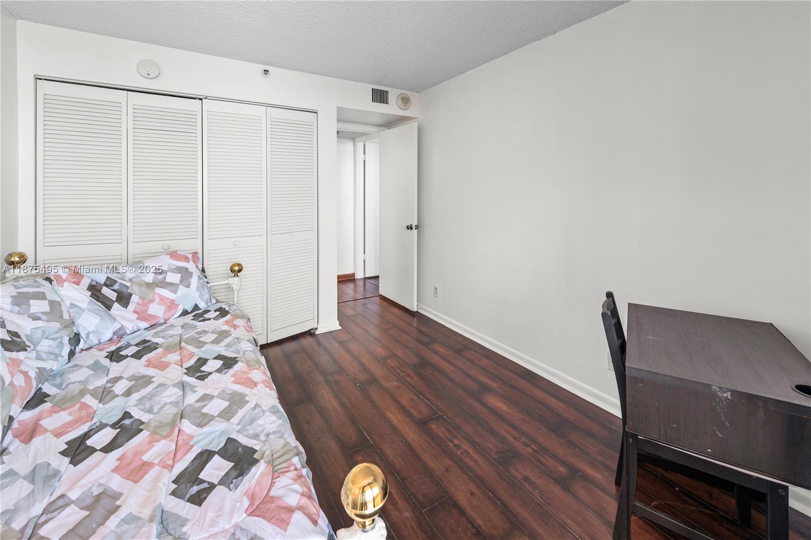 2555 Collins Ave # 403