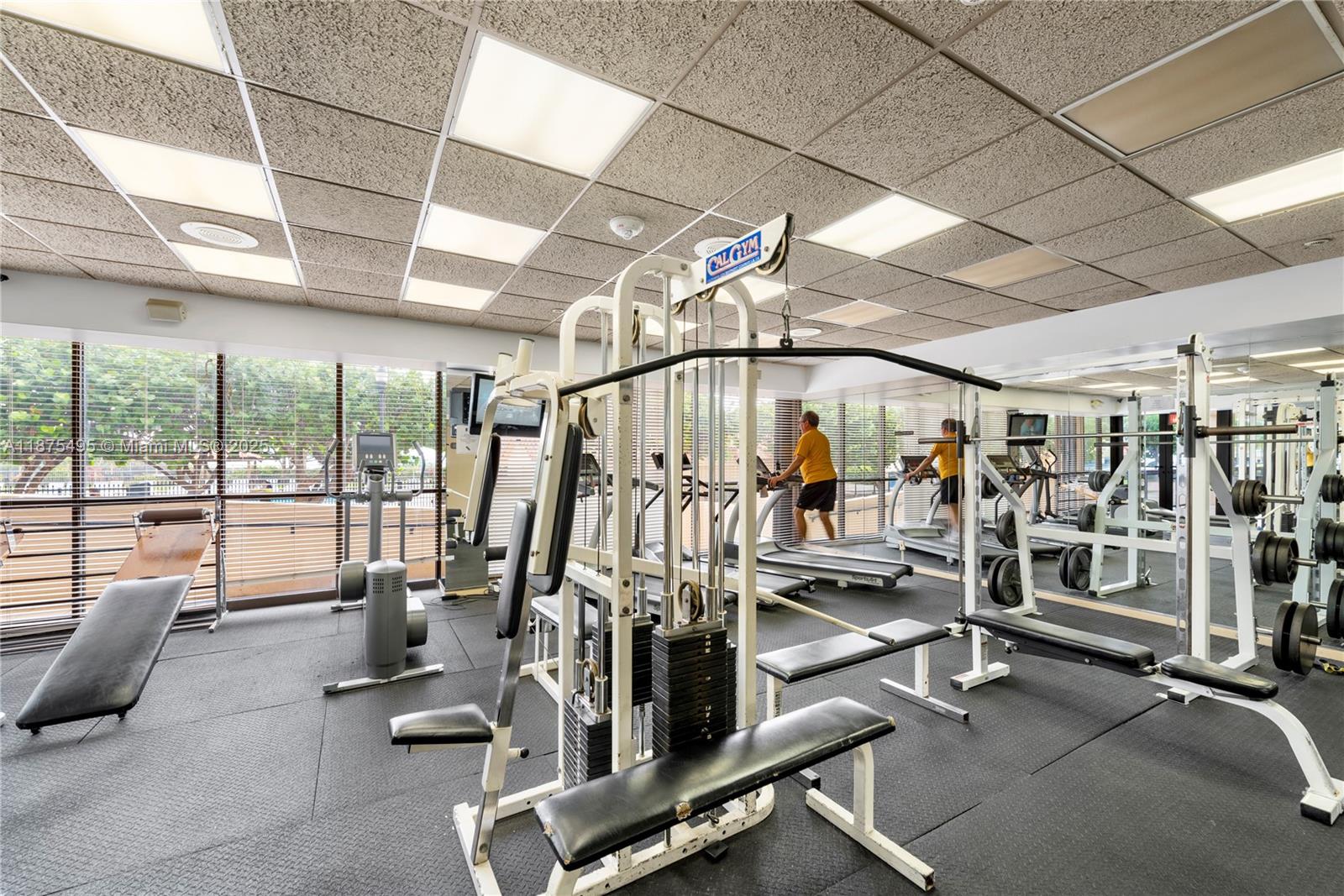 2555 Collins Ave # 403