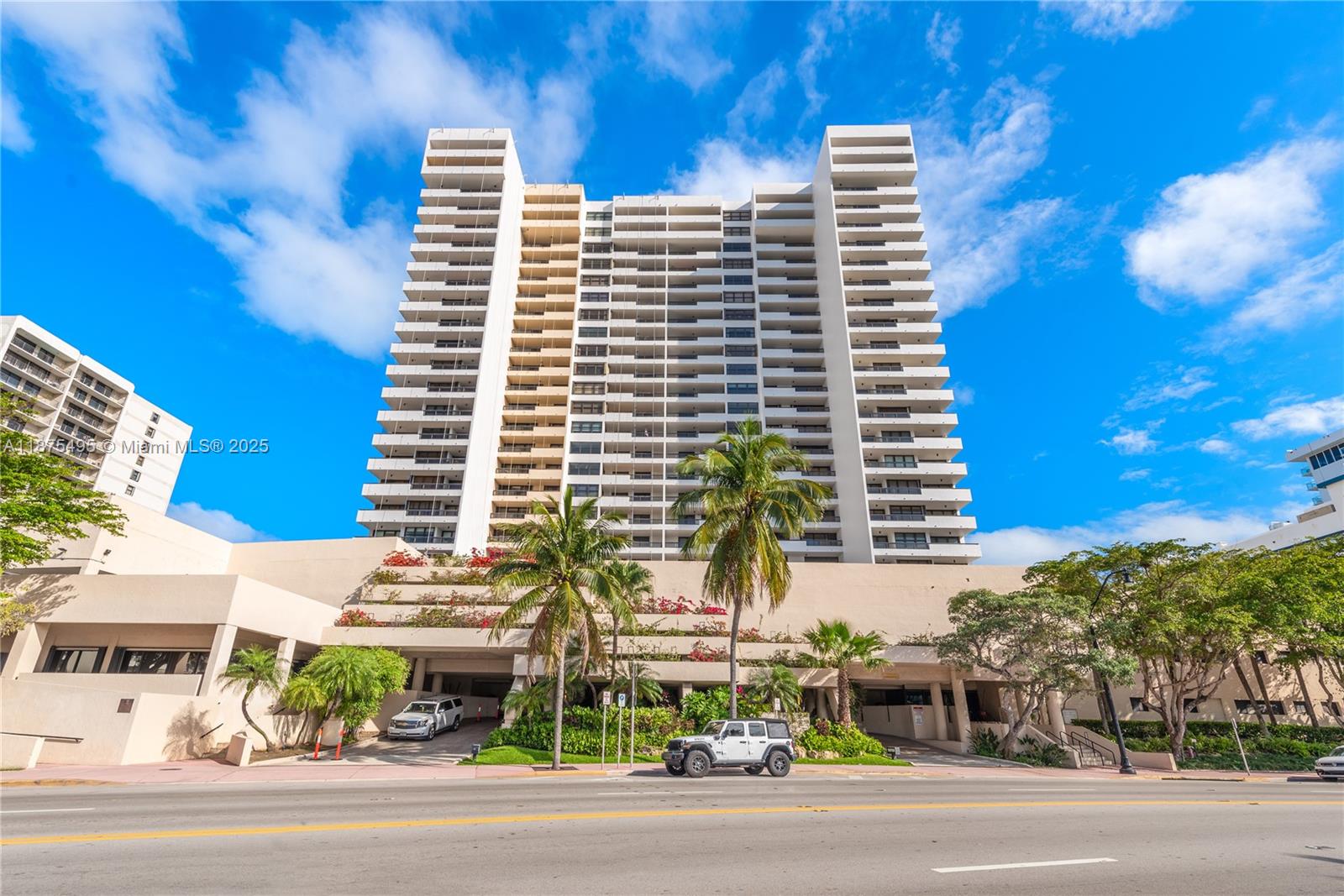 2555 Collins Ave # 403