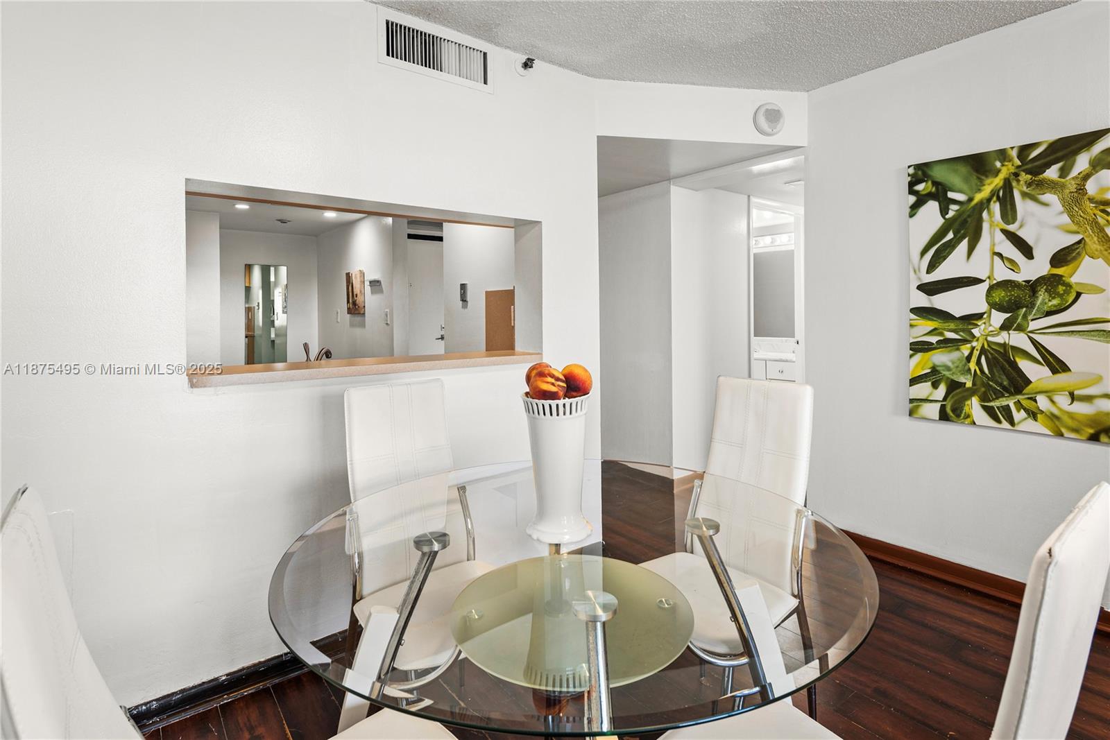 2555 Collins Ave # 403