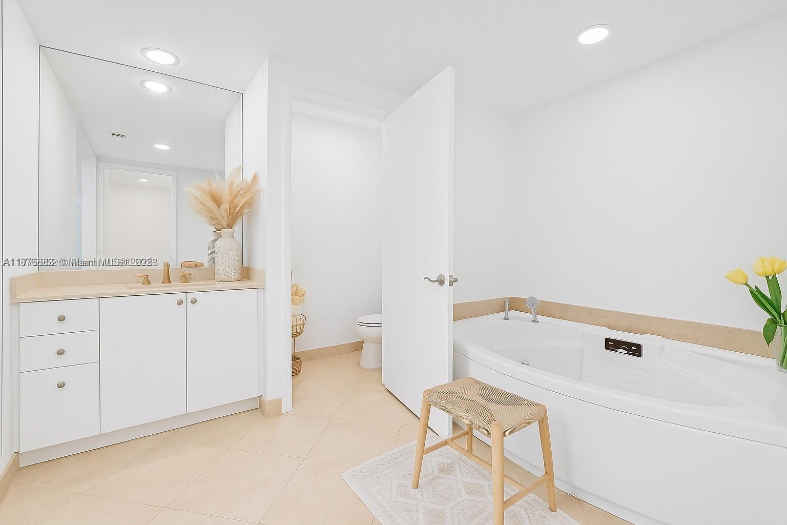 781 Crandon Blvd # 106