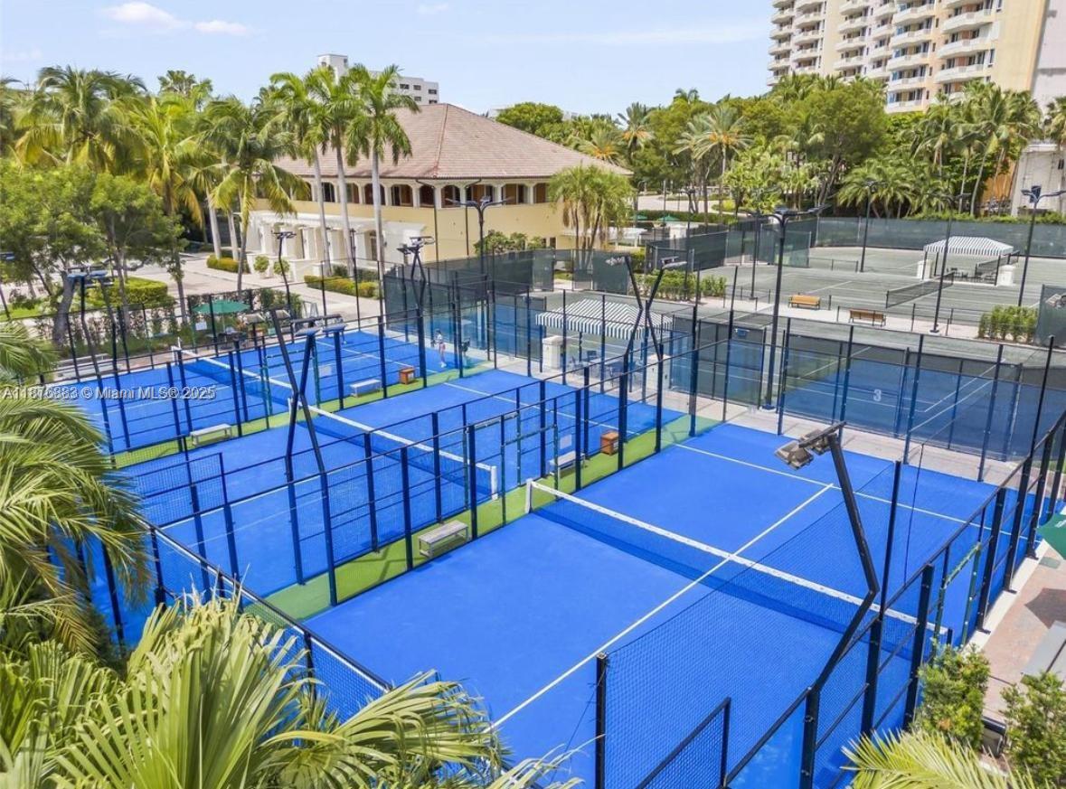 781 Crandon Blvd # 106