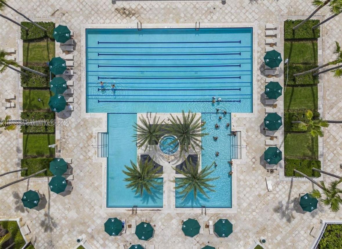 781 Crandon Blvd # 106