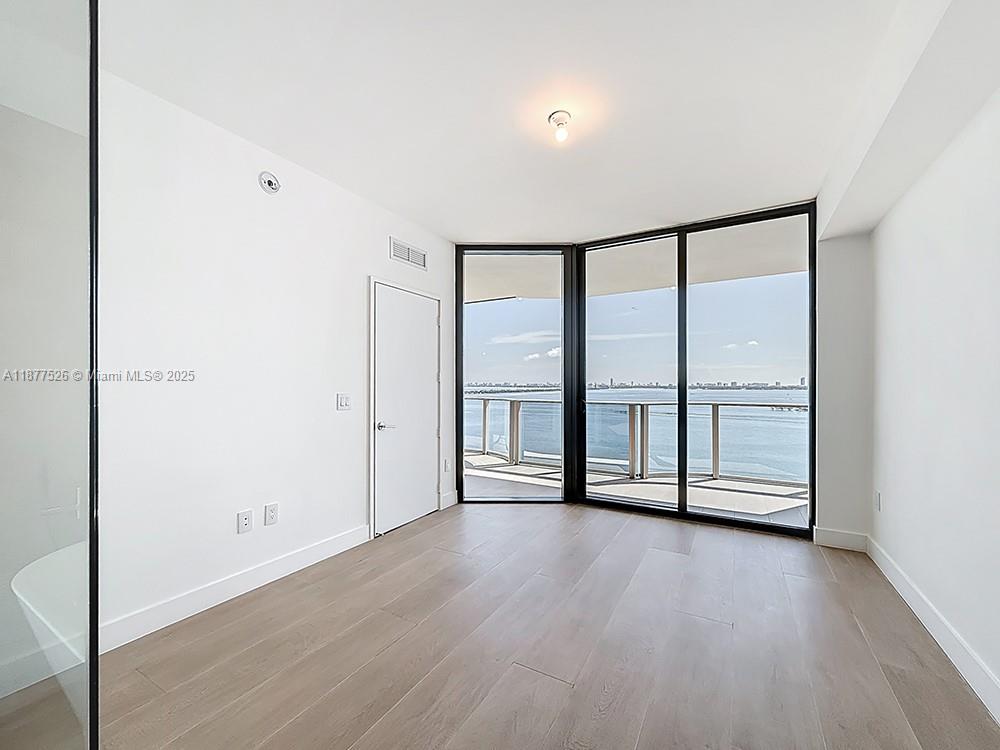 700 NE 24th st. # 1402