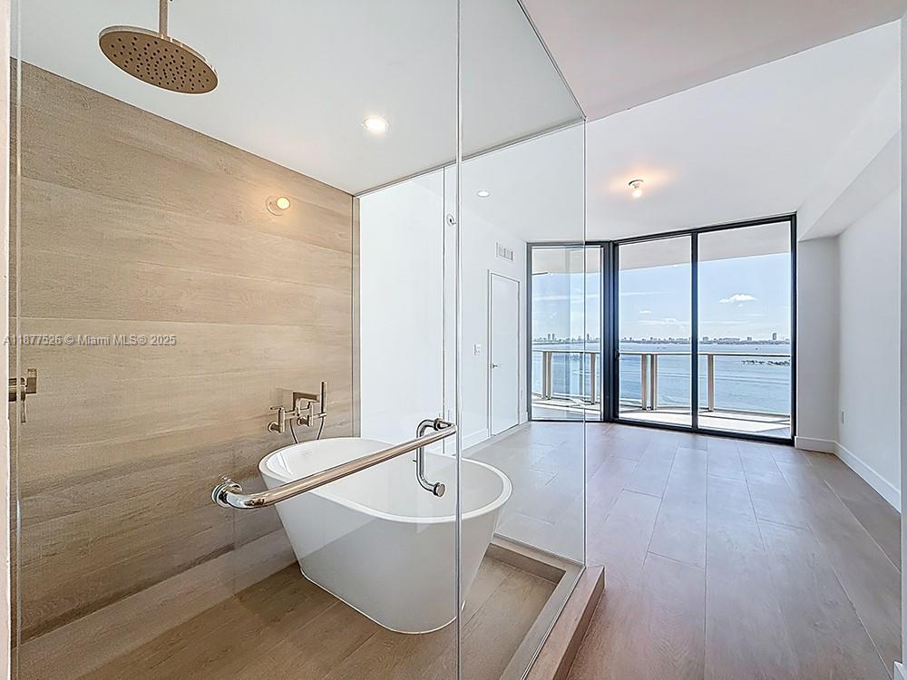 700 NE 24th st. # 1402