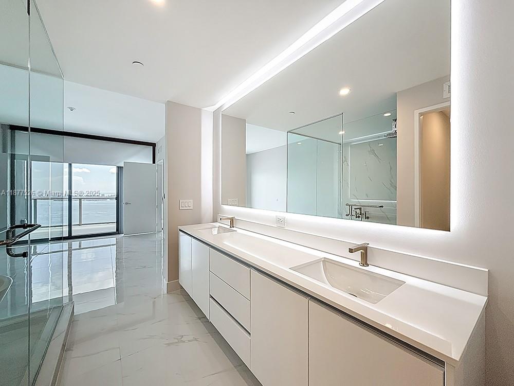 700 NE 24th st. # 1402