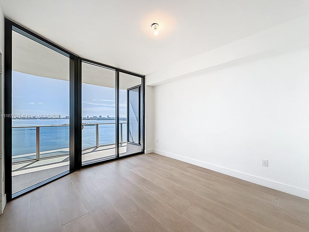 700 NE 24th st. # 1402