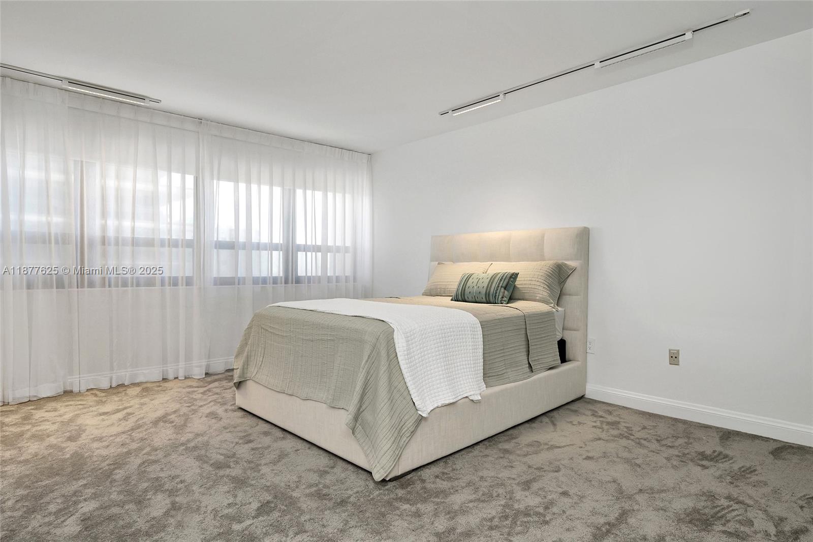 10205 Collins Ave # 807