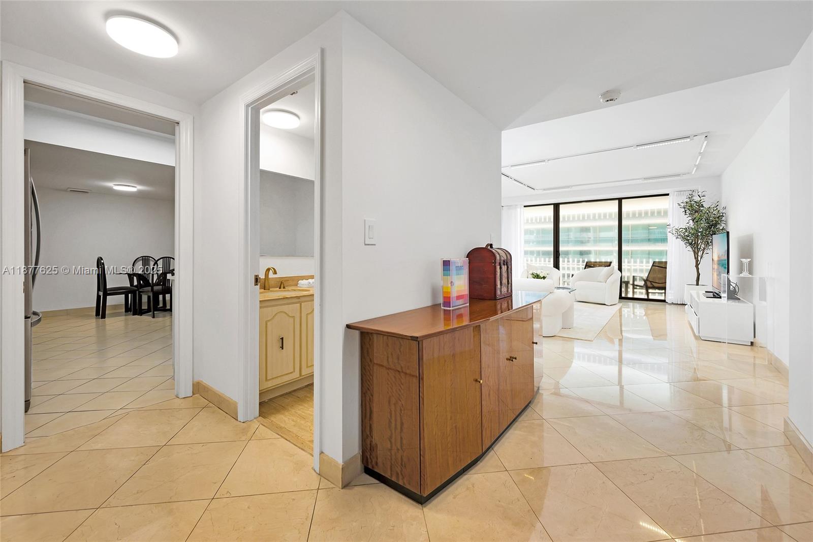 10205 Collins Ave # 807