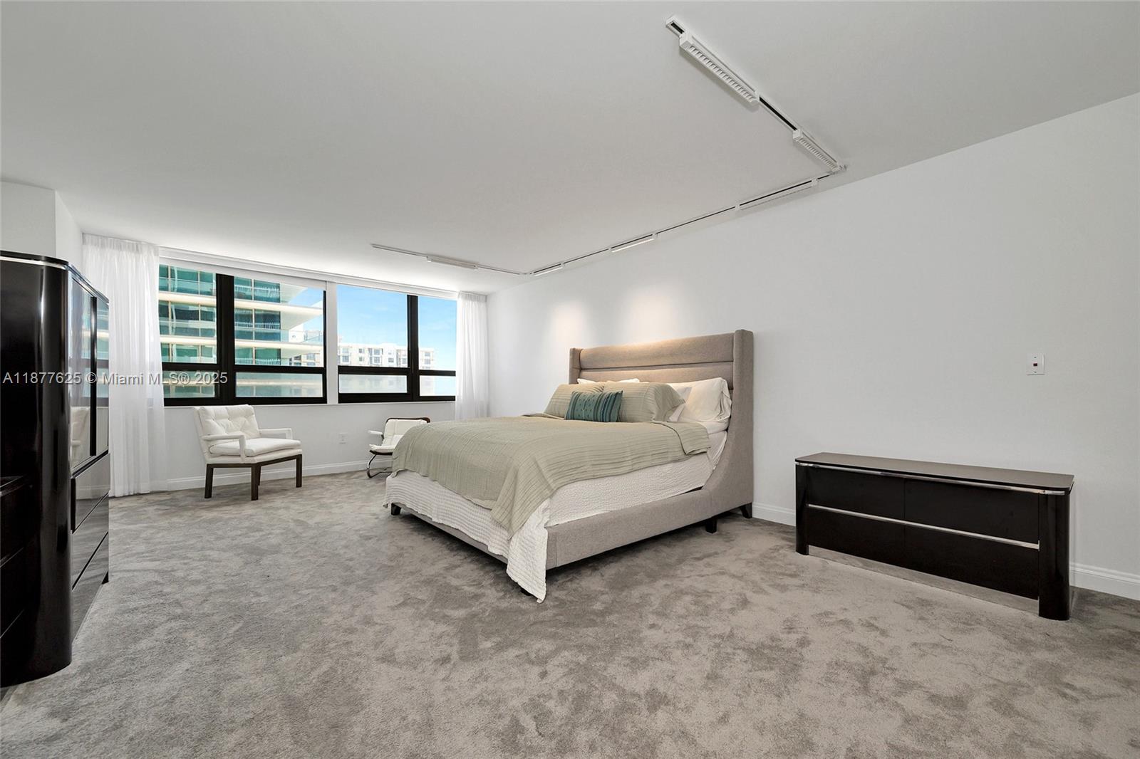 10205 Collins Ave # 807