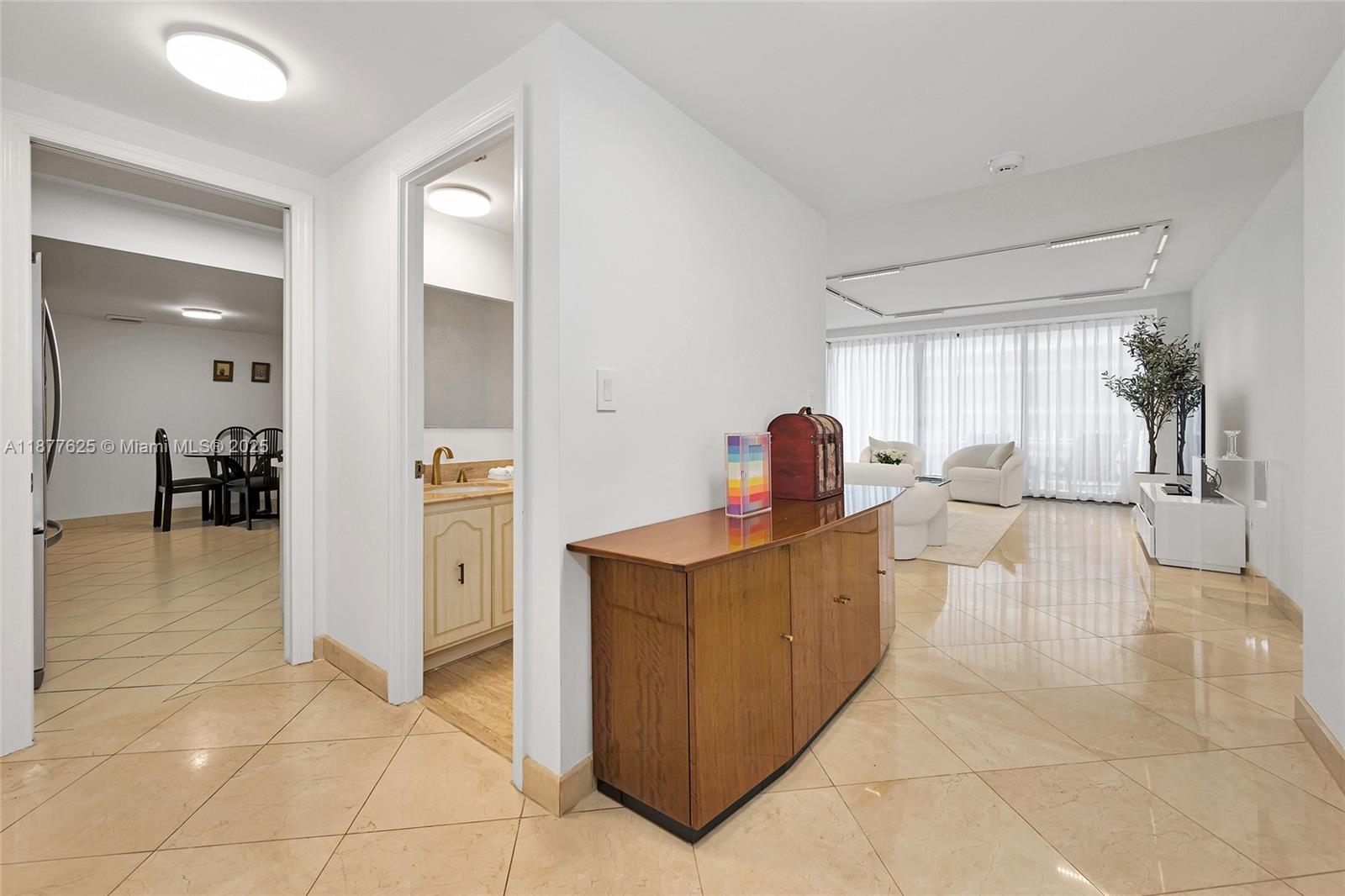 10205 Collins Ave # 807