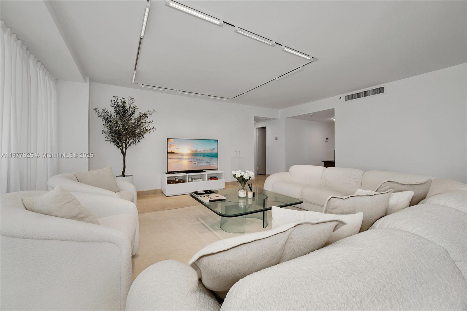 10205 Collins Ave # 807