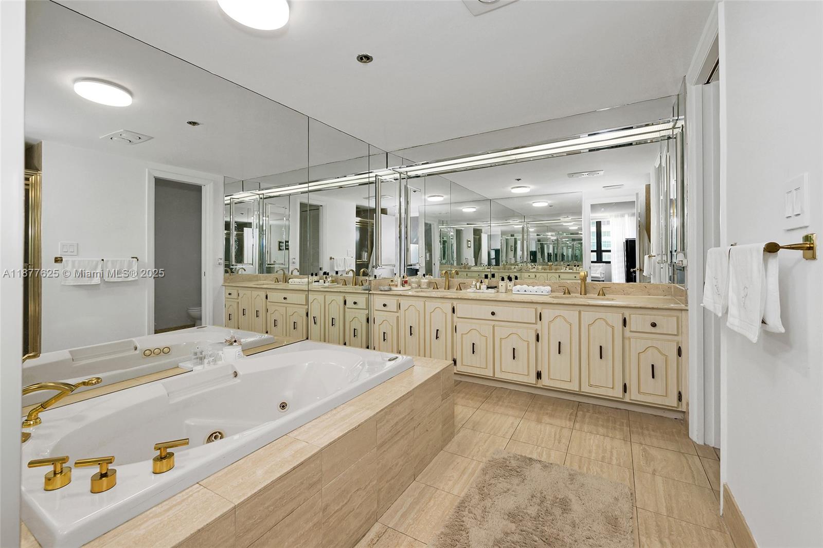 10205 Collins Ave # 807