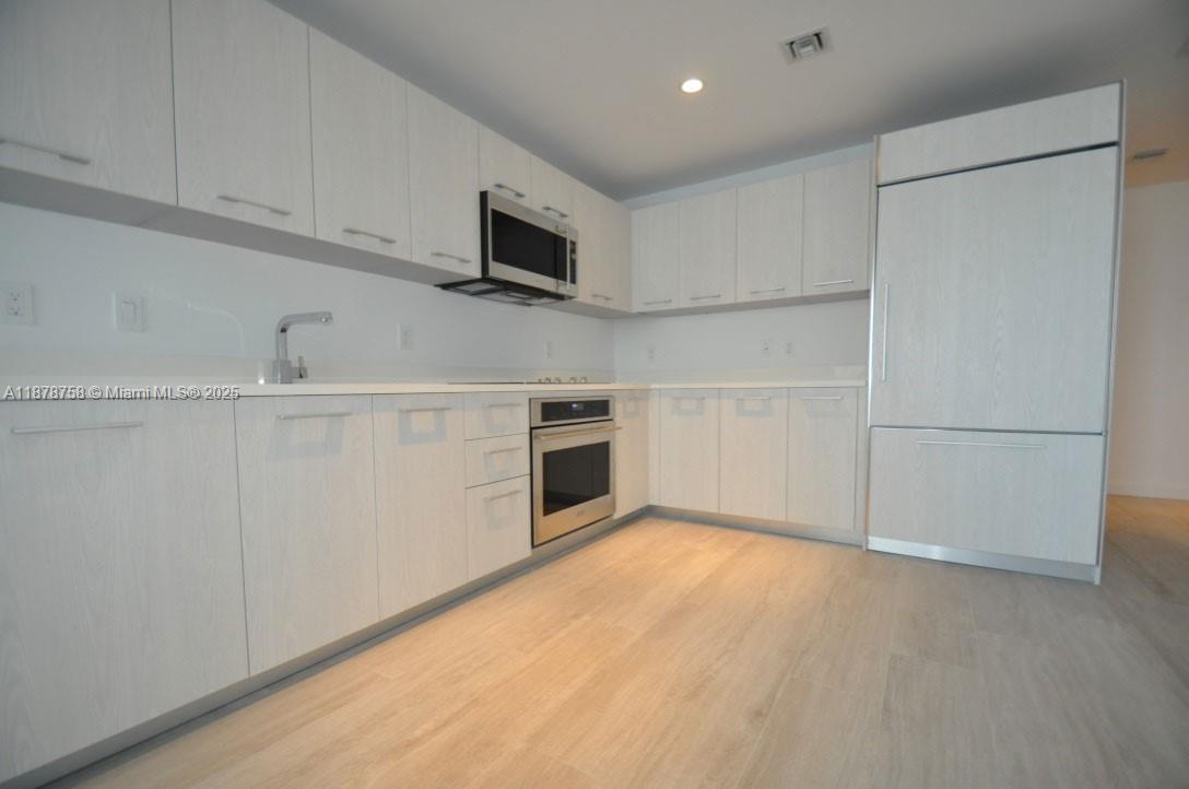 55 SW 9th St # 2810