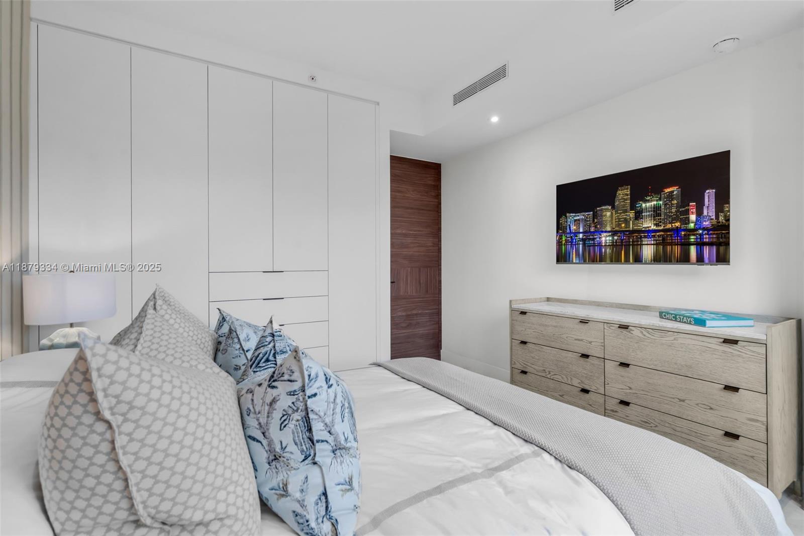 251 Crandon Blvd # 327