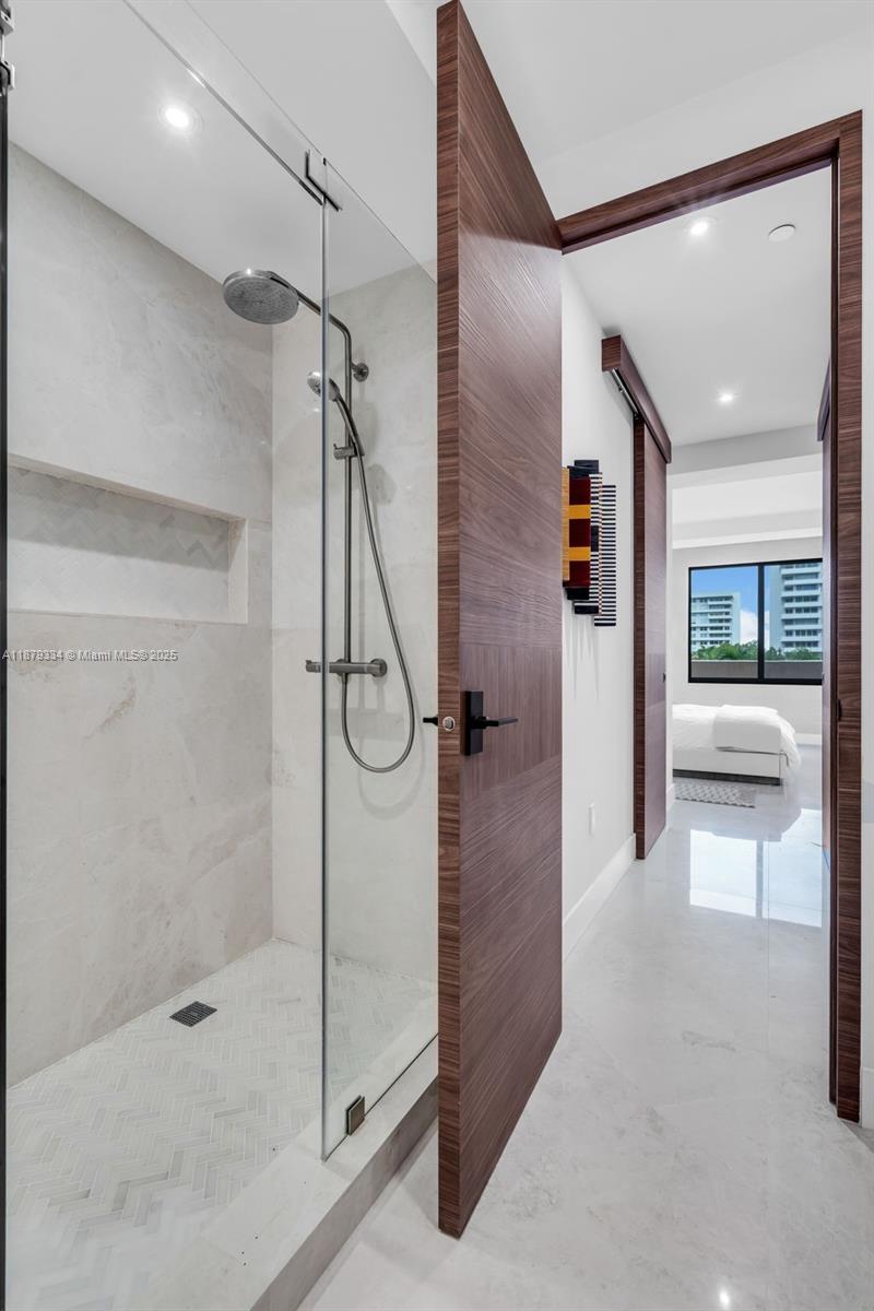 251 Crandon Blvd # 327