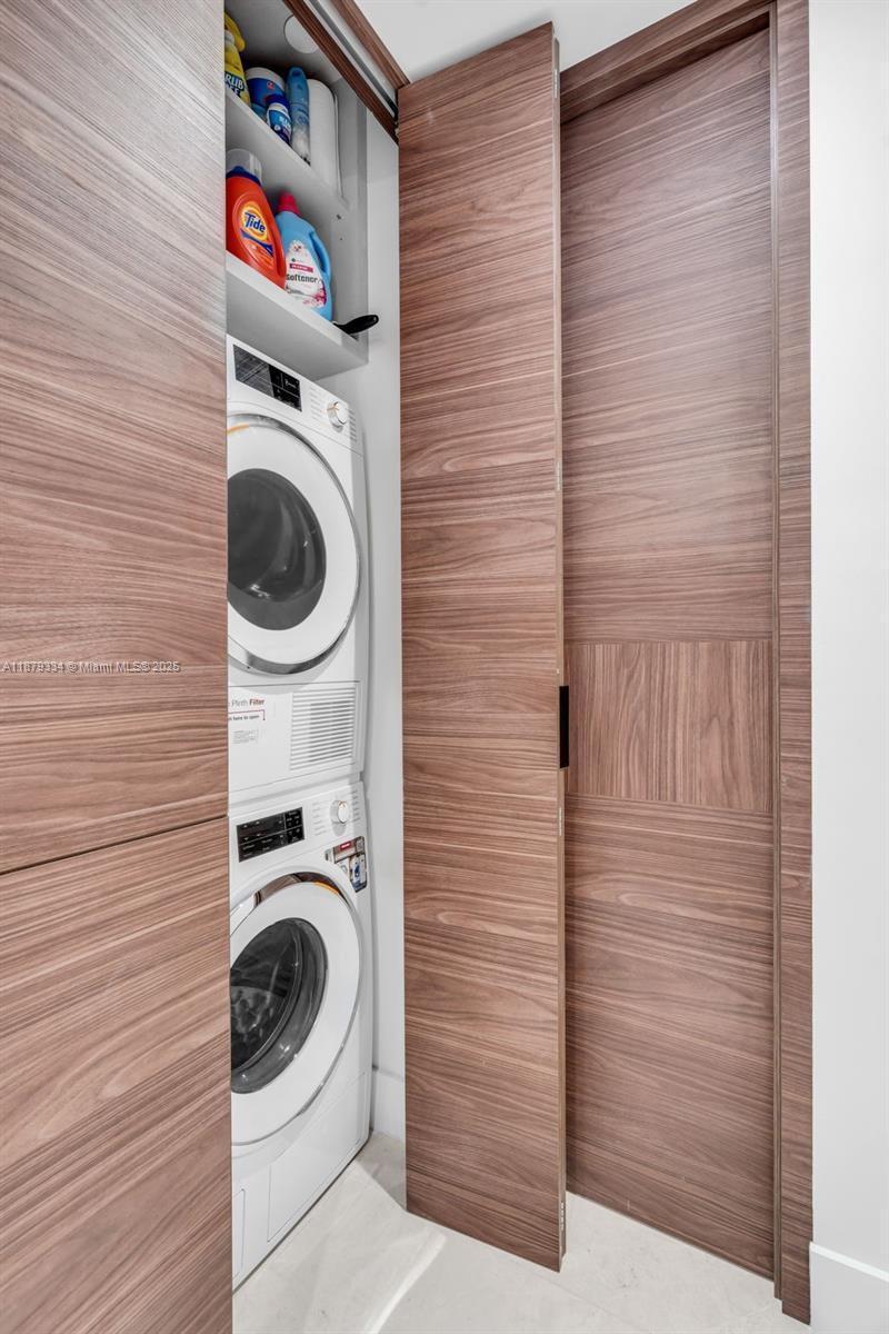 251 Crandon Blvd # 327