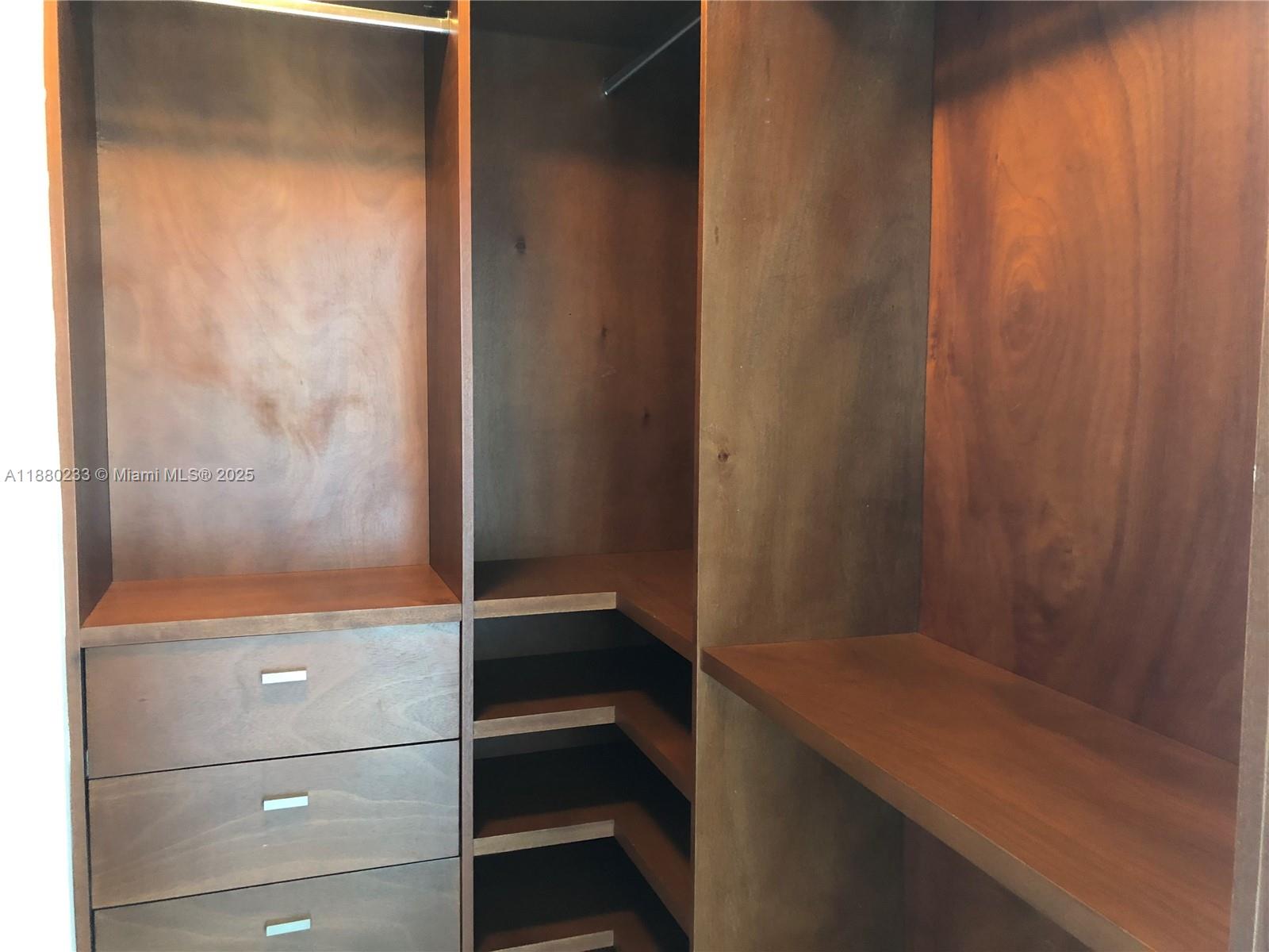 601 NE 36th St # 2708