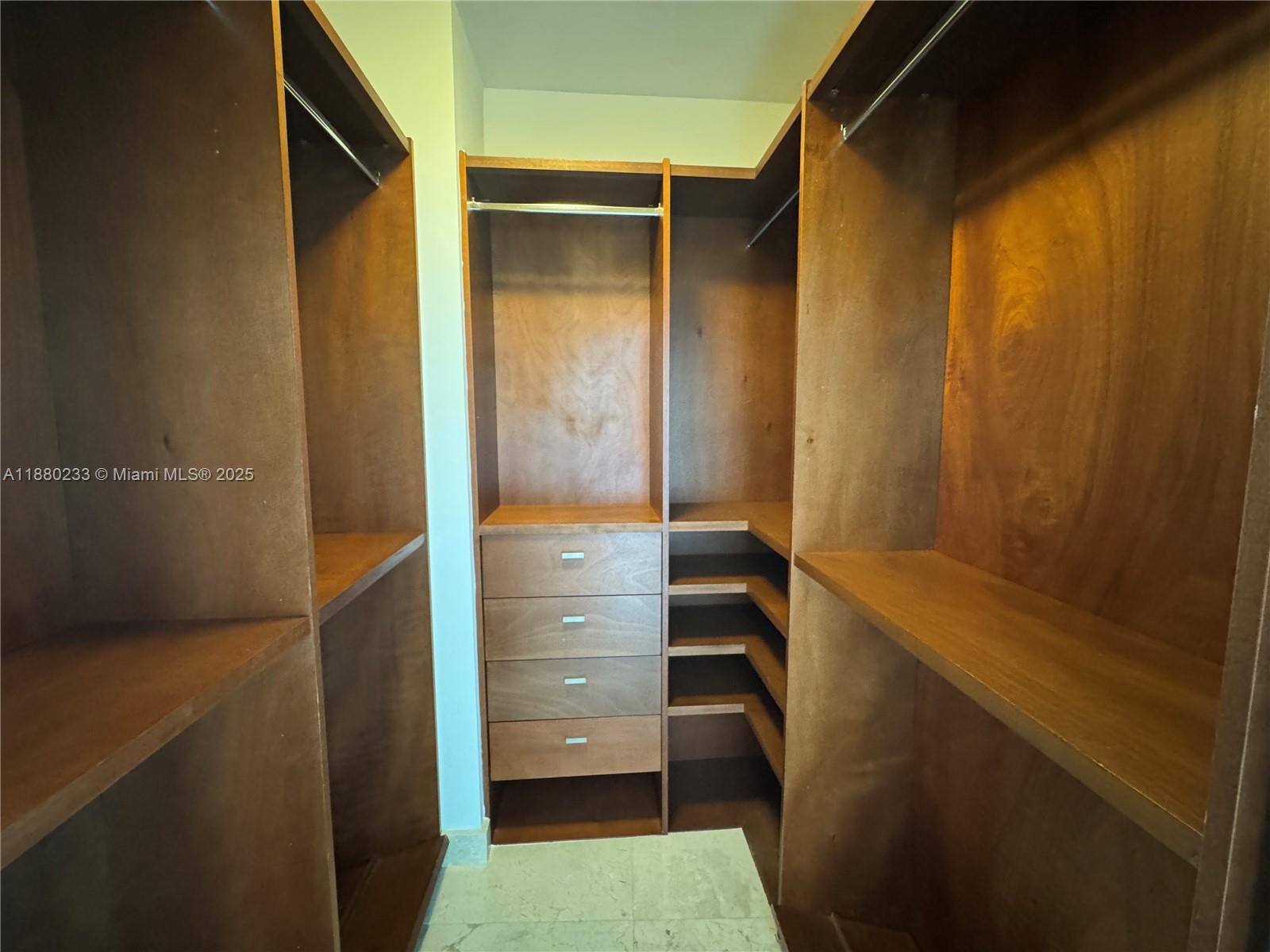 601 NE 36th St # 2708