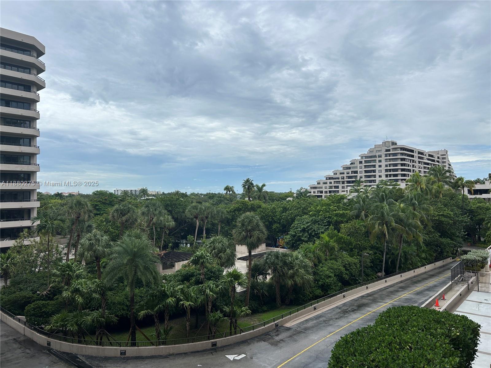 251 Crandon Blvd # 424