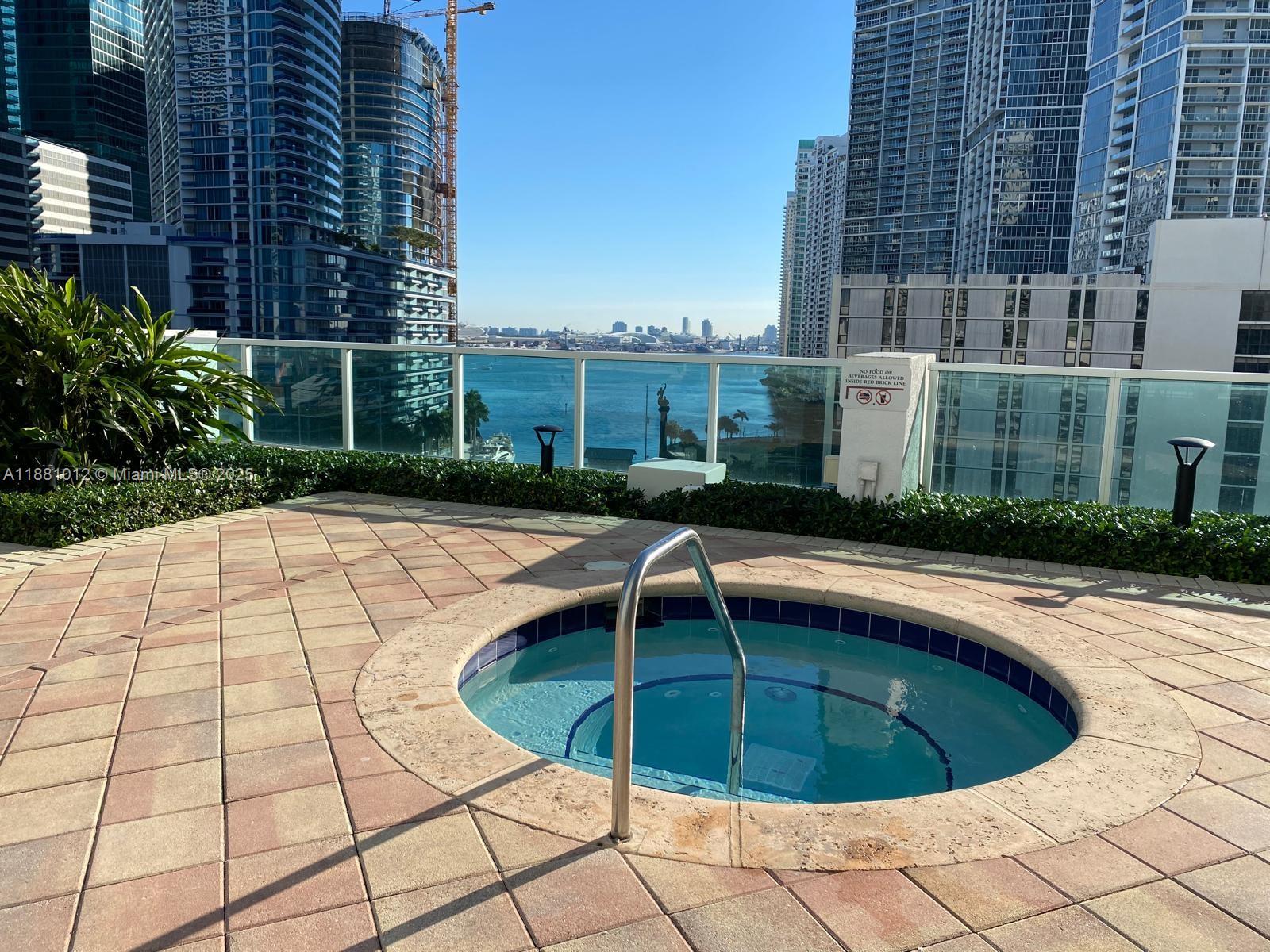 31 SE 5th St # 2910
